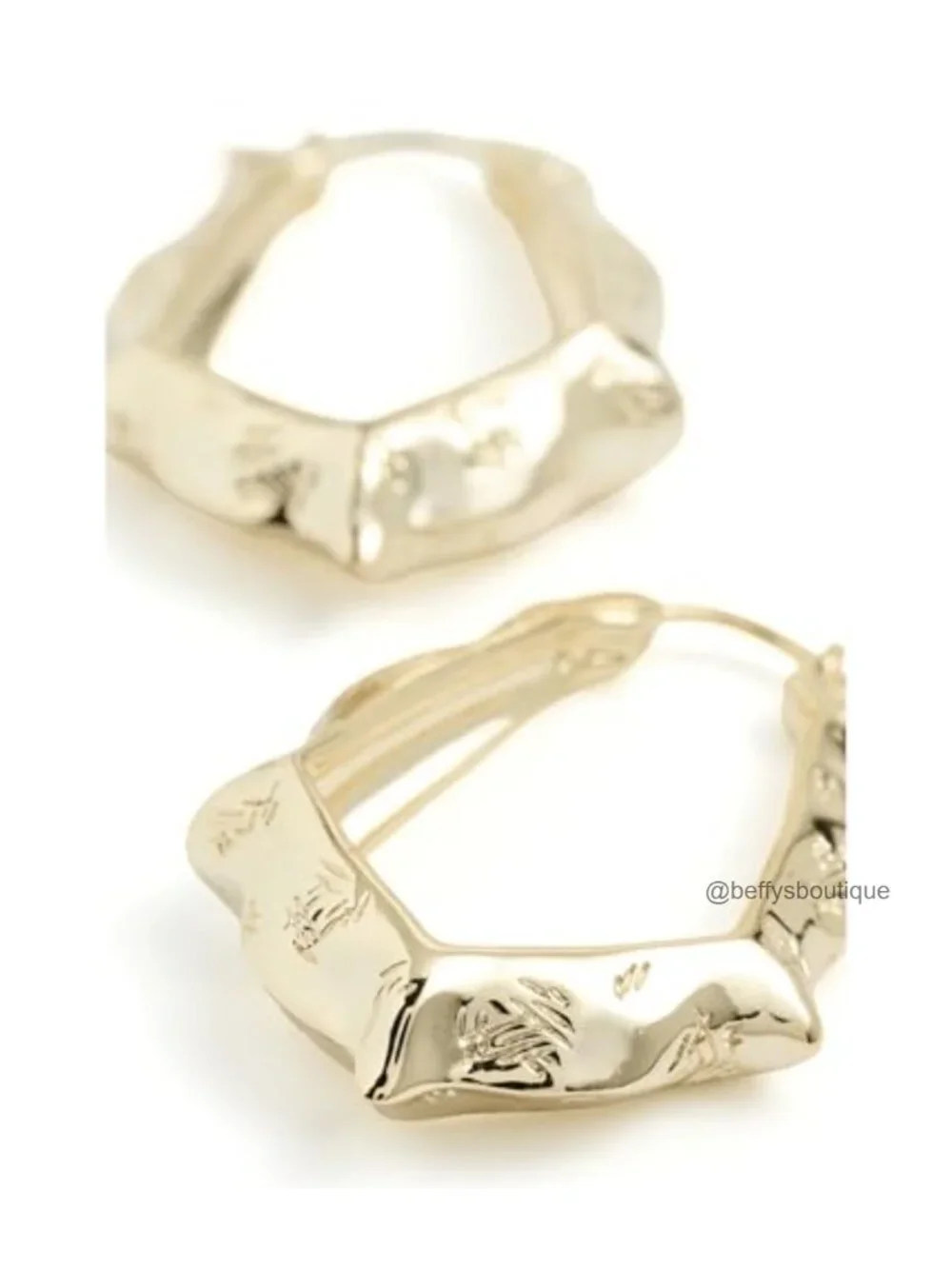 Scallop Frame Hoop Earrings Hammered Metal 1 Inch Push Back